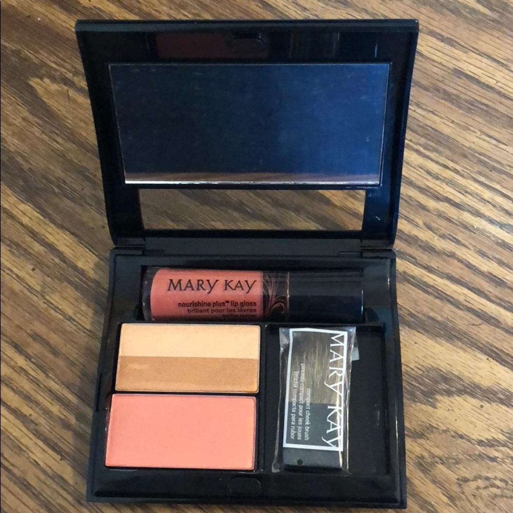 Mary Kay Customizable Compact - Picture 5 of 8